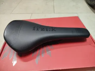 Sillín FIZIK Taiga Negro