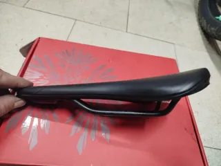 Sillín FIZIK Taiga Negro