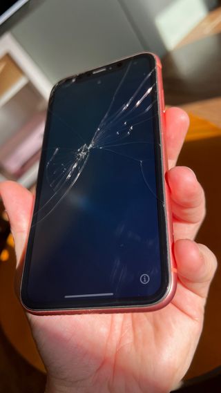 iPhone XR (Schermo Rotto)