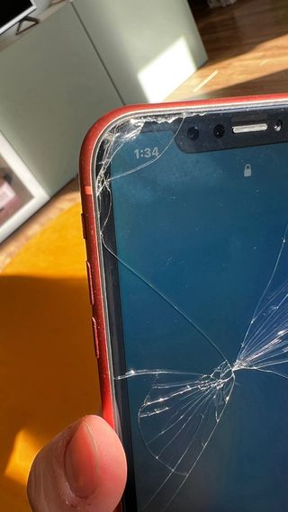 iPhone XR (Schermo Rotto)