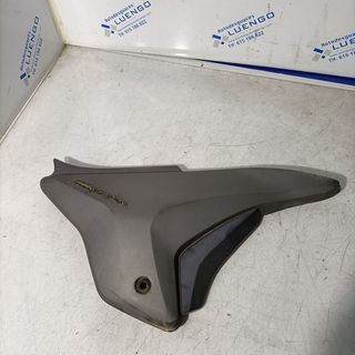 Tapa bajo asiento lado derecho Keeway RKV 125 2018