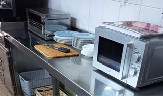 Microondas y Tostadora