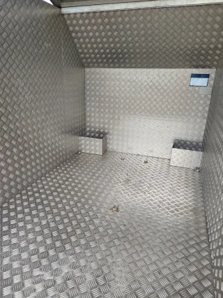 Remolque cerrado con rampa