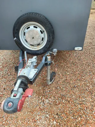 Remolque cerrado con rampa