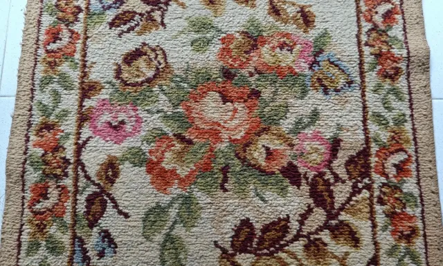 Alfombra de habitación con flores