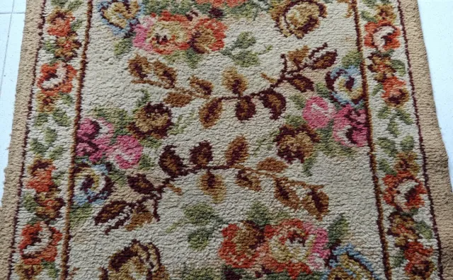 Alfombra de habitación con flores