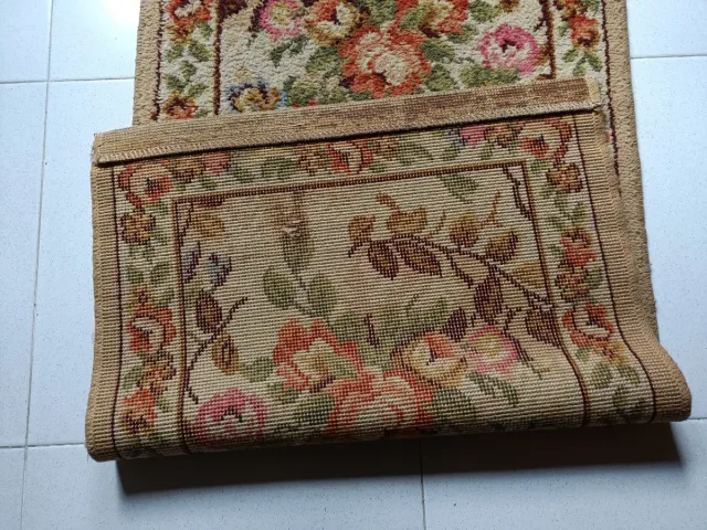 Alfombra de habitación con flores