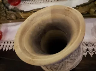 Vaso antico stile indiano con elefanti