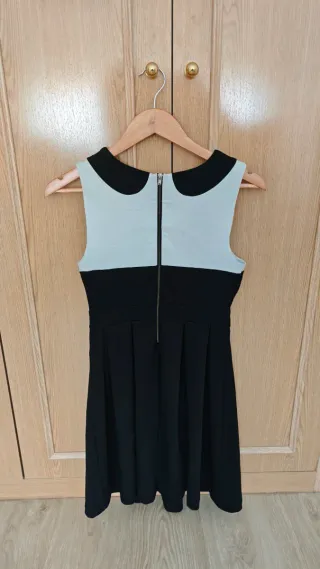 Vestido negro y blanco con cuello Peter Pan