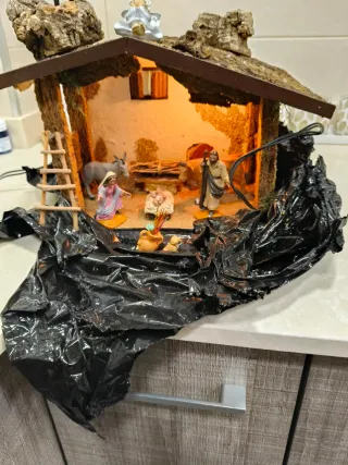 Belén completo con figuras y luz