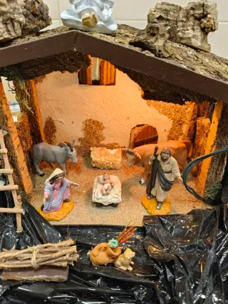 Belén completo con figuras y luz