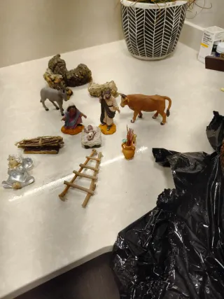 Belén completo con figuras y luz