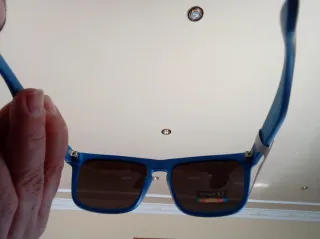 Gafas de sol polarizadas negras y azules