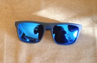 Gafas de sol polarizadas negras y azules