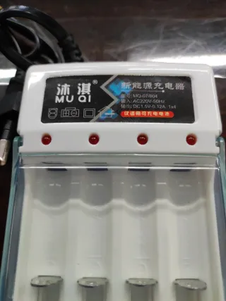 Cargador Muqi AA AAA