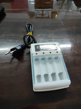 Cargador Muqi AA AAA