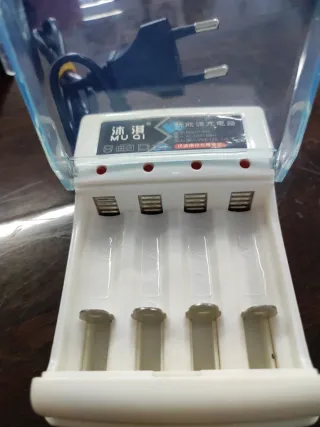 Cargador Muqi AA AAA