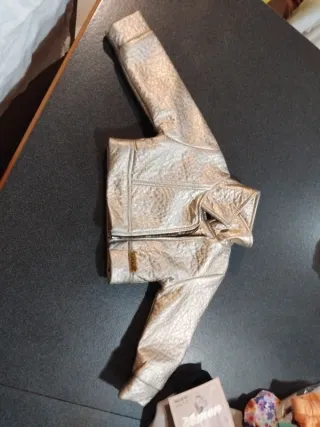 Giubbotto effetto pelle dorato