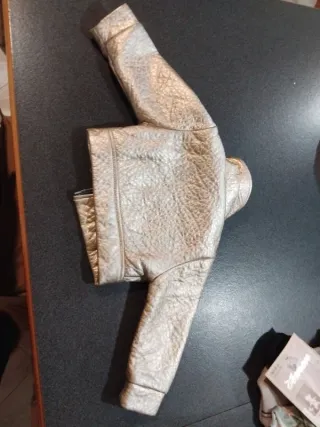 Giubbotto effetto pelle dorato