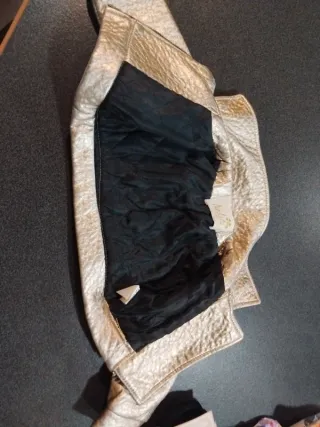 Giubbotto effetto pelle dorato