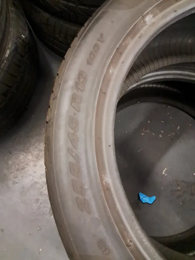 Neumáticos 255/45/19/ 100y 50€ por rueda montada