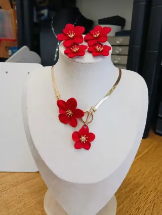 Parure floreale oro e rosso