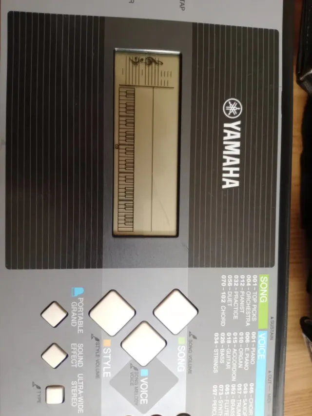 Teclado Yamaha PSR E233