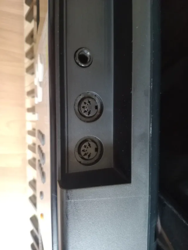 Teclado Yamaha PSR E233