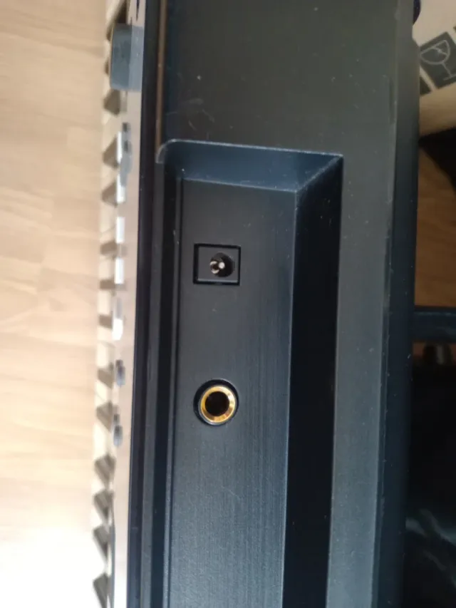 Teclado Yamaha PSR E233