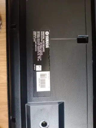 Teclado Yamaha PSR E233