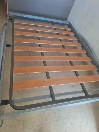 Cama somier metálico con lamas de madera