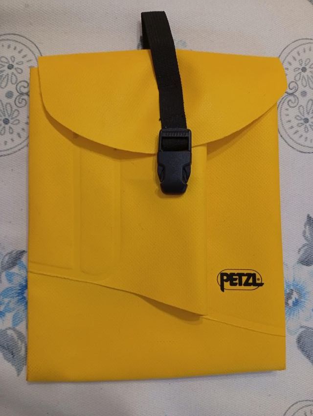 Bolsa portamaterial para equipamiento en escalada