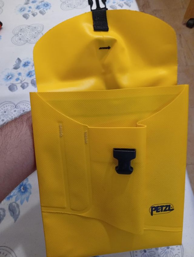 Bolsa portamaterial para equipamiento en escalada