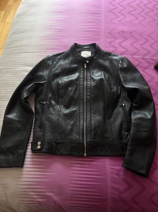 Cazadora de cuero negra