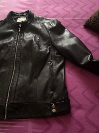 Cazadora de cuero negra