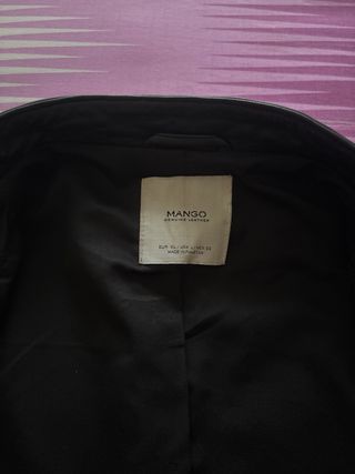 Cazadora de cuero negra