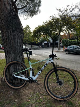 Bicicleta Unica Bikes de doble suspensión