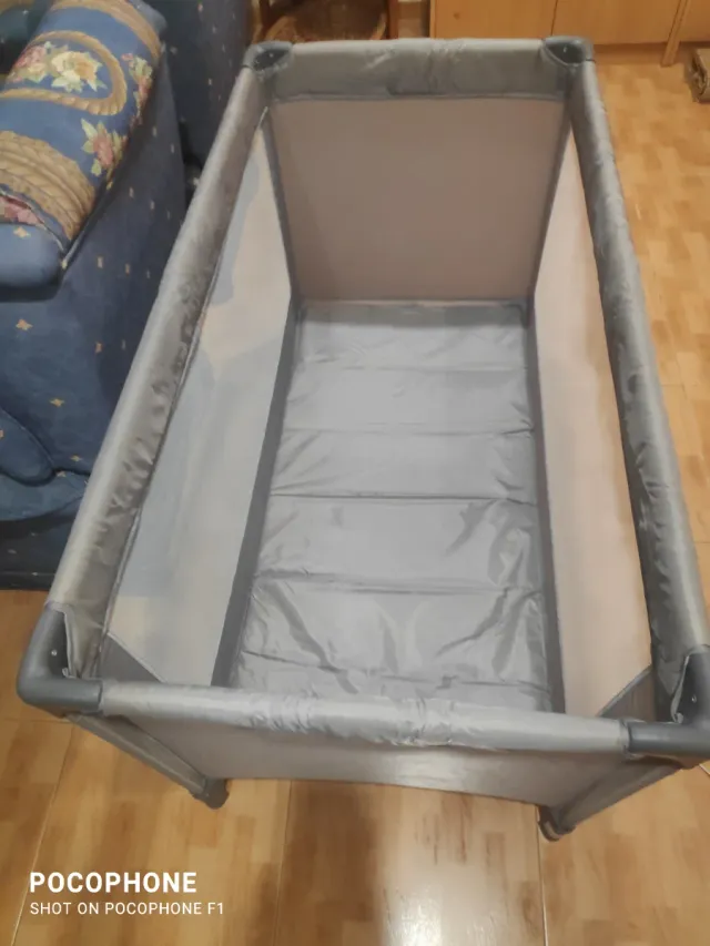 Cuna de viaje plegable gris