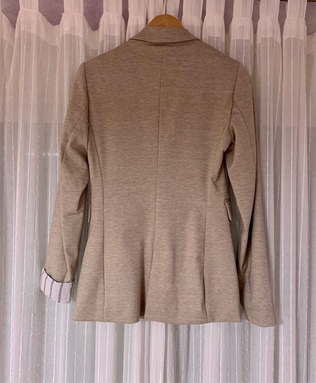 Chaqueta Stradivarius Beige