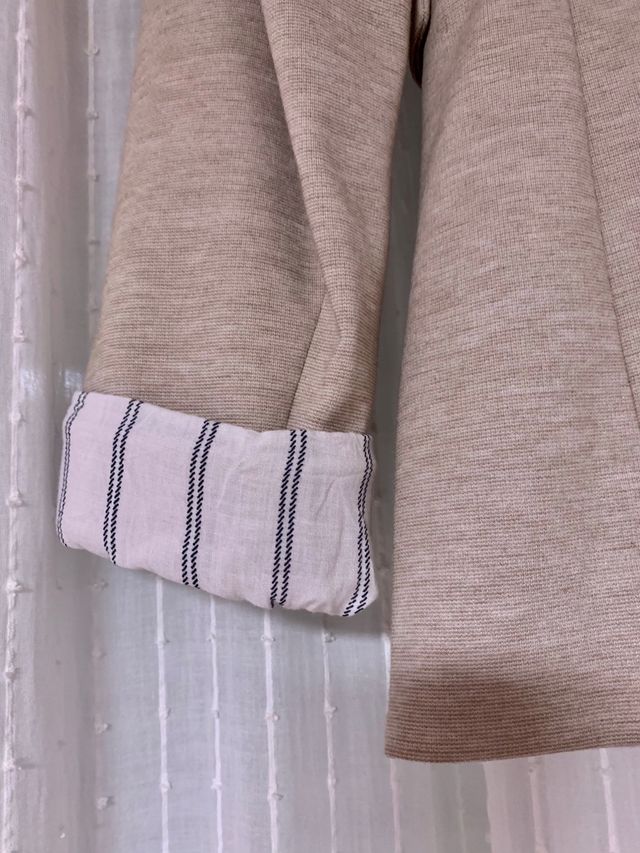 Chaqueta Stradivarius Beige