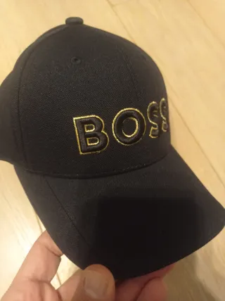 Cappello Boss nero con logo oro