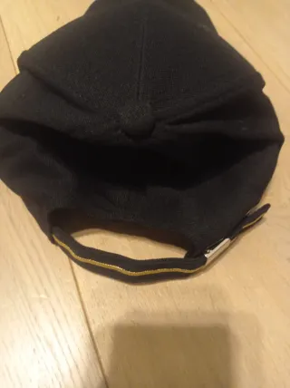 Cappello Boss nero con logo oro