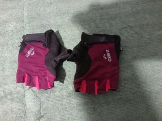 Guantes Crivit sin dedos negros y rosas