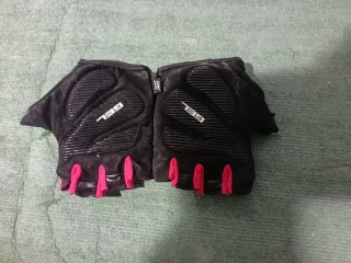 Guantes Crivit sin dedos negros y rosas