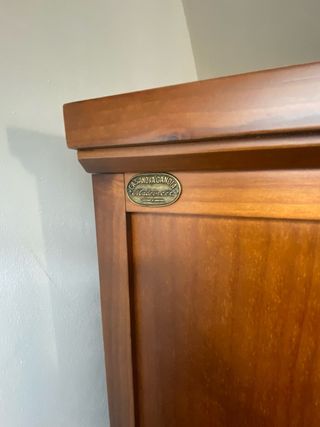 Aparador y vitrina madera y mimbre