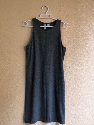 Vestido gris sin mangas