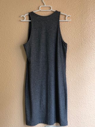 Vestido gris sin mangas