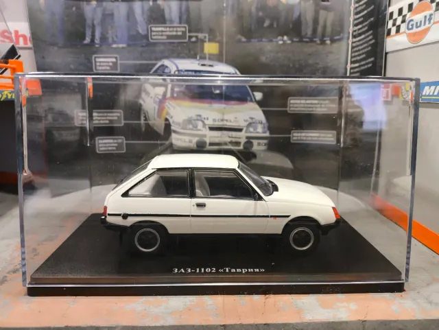 ZAZ-1102 Tavria Modelo de Carro Branco