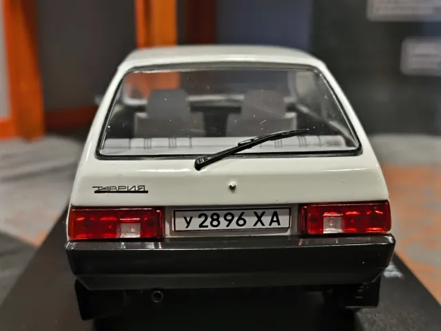 ZAZ-1102 Tavria Modelo de Carro Branco