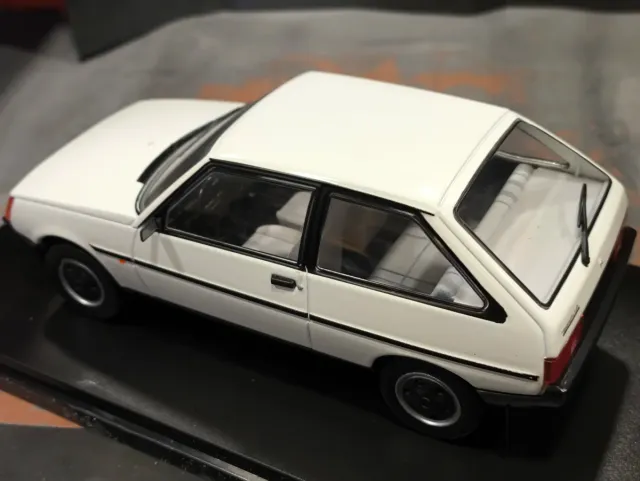 ZAZ-1102 Tavria Modelo de Carro Branco